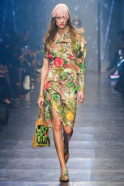 Look 15